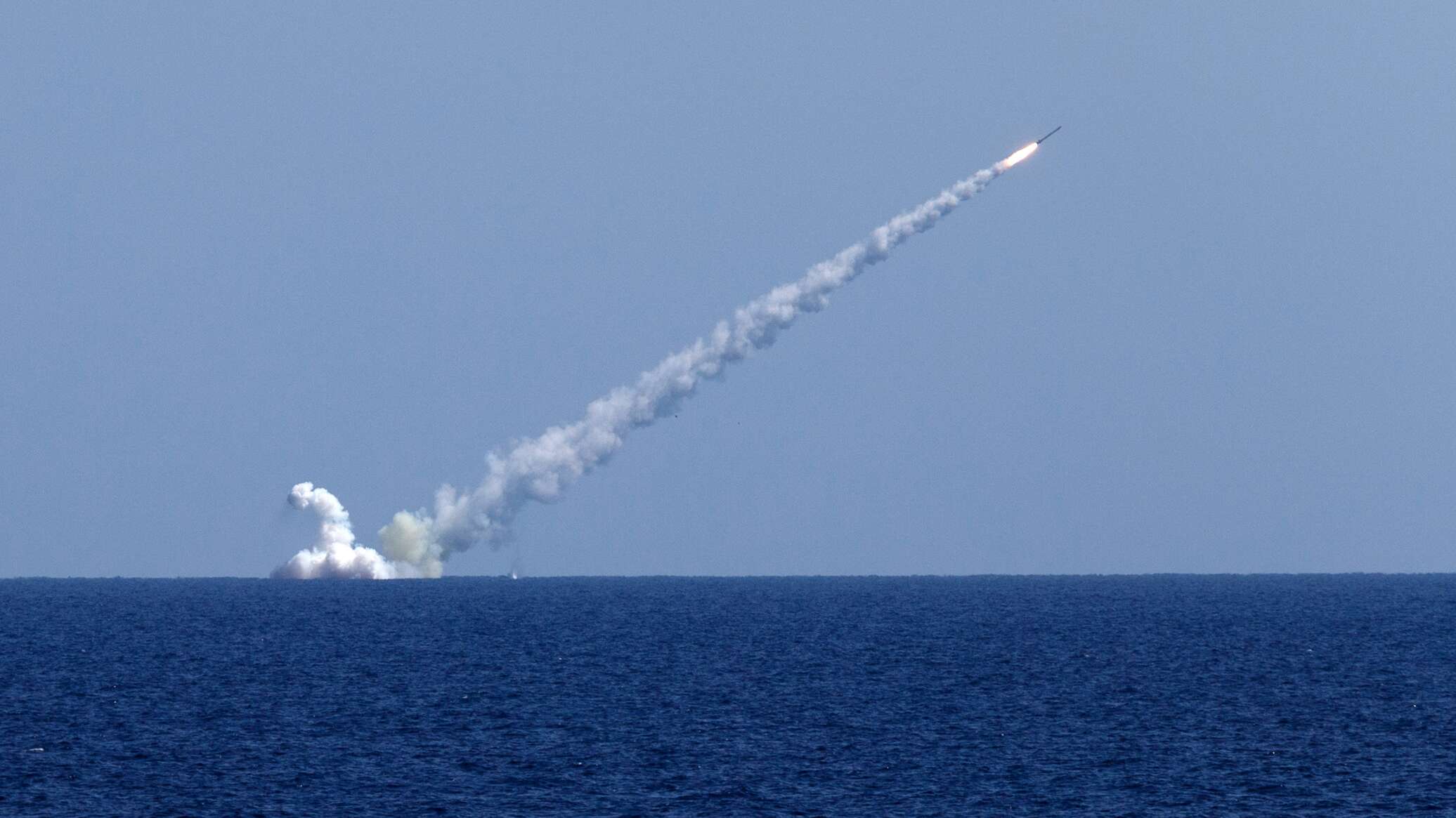 فرقاطة في أسطول البحر الأسود تضرب أهدافا عسكرية أوكرانية بـ4 صواريخ "كاليبر"