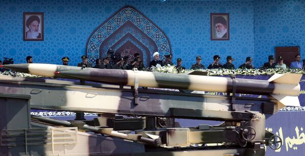 صواريخ زلزال متوسطة المدى في العرض العسكري في طهران، إيران - سبوتنيك عربي