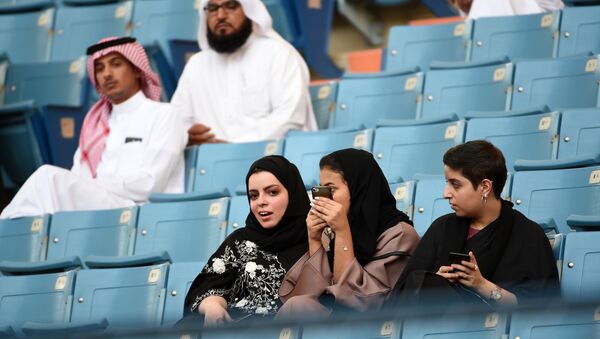 السعودية تسمح للمرأة ولأول مرة بدخول استاد رياضي في اليوم الوطني، الرياض - سبوتنيك عربي