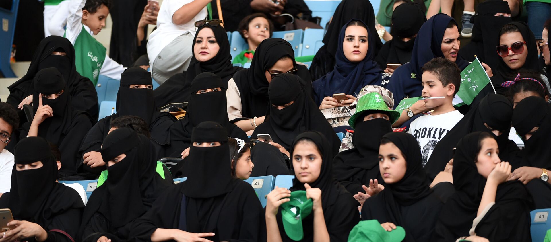 السعودية تسمح للمرأة ولأول مرة بدخول استاد رياضي في اليوم الوطني، الرياض - سبوتنيك عربي, 1920, 27.09.2021