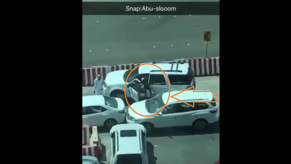 فتاة تنقذ سائقها الخاص من موقف محرج في الرياض - سبوتنيك عربي