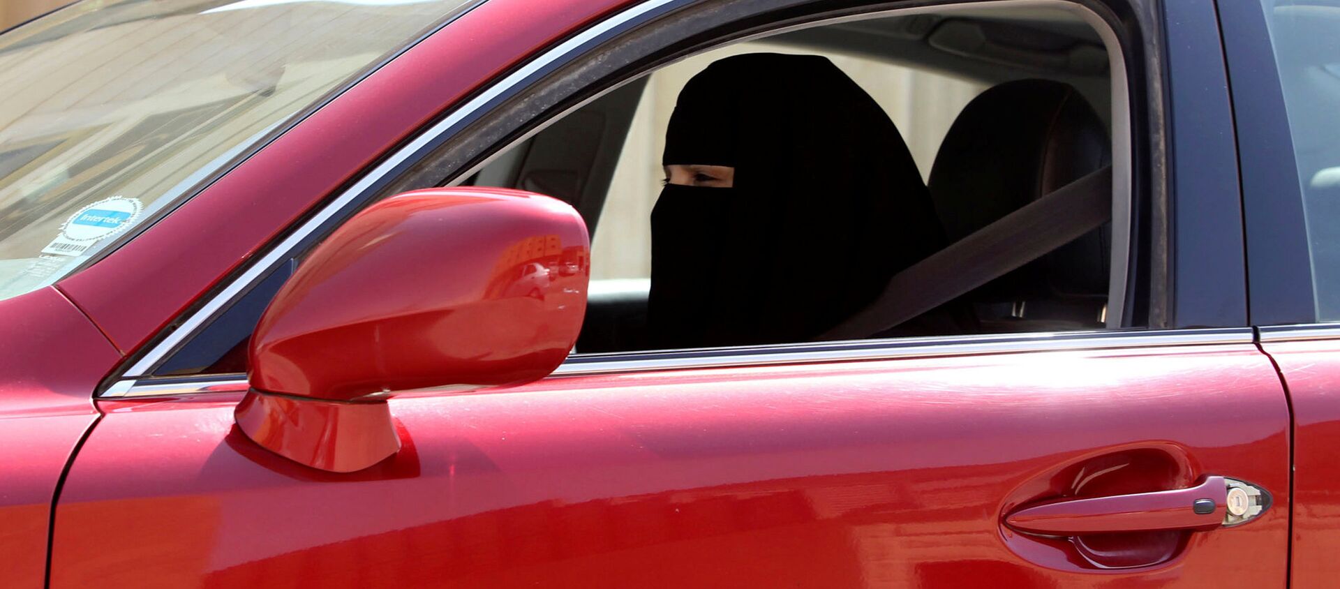 سيدة سعودية تقود سيارة - سبوتنيك عربي, 1920, 03.03.2021