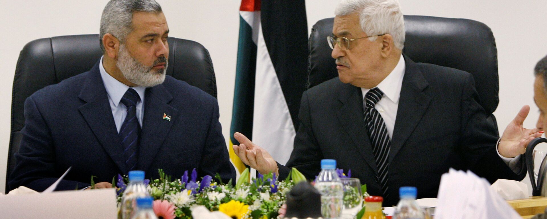 الرئيس الفلسطيني محمود عباس والأمين العام لحركة حماس إسماعيل هنية - سبوتنيك عربي, 1920, 30.04.2021
