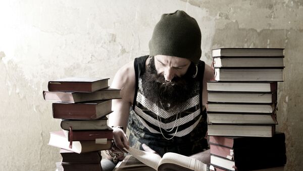 رجل يقرأ الكتب - سبوتنيك عربي