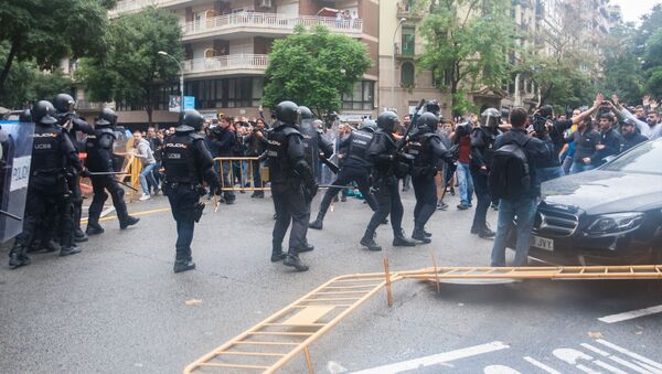 استفتاء كتالونيا - 1 أكتوبر/ تشرين الأول 2017 - الشرطة - إسبانيا - سبوتنيك عربي