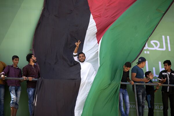 من فعاليات استقبال وفد من المسؤولين من حركة فتح ورئيس الوزراء الفلسطيني رامي الحمدالله إلى مدينة غزة، قطاع غزة، فلسطين 2 أكتوبر/ تشرين الأول 2017 - سبوتنيك عربي
