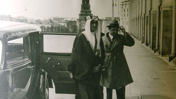 Советский дипломат Карим Хакимов сопровождает во время визита в Москву саудовского принца Фейсала ибн Абдель Азиз ас-Сауд, 1932 год - سبوتنيك عربي