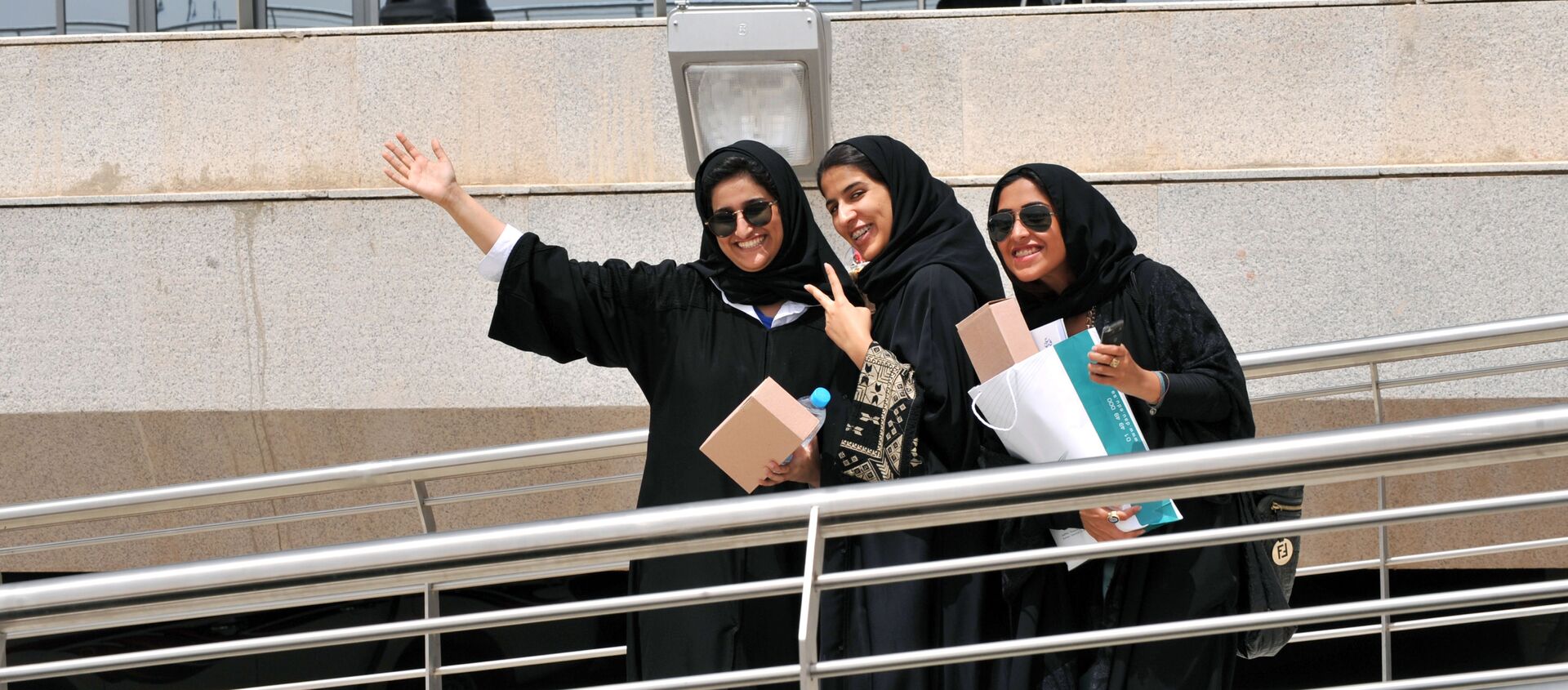 طالبات سعوديات خلال مؤتمر المعرض الدولي للتعليم العالي في الرياض، السعودية 19 ابريل/ نيسان 2011 - سبوتنيك عربي, 1920, 03.04.2021