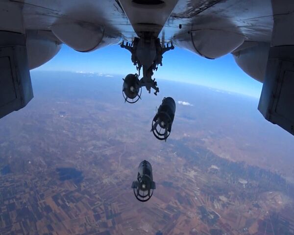 طائرات تابعة للقوات الجوية الفضائية الروسية خلال شن ضربات جوية على مواقع تابعة لتنظيم داعش الإرهابي في سوريا - سبوتنيك عربي