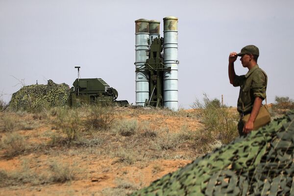 التحضيرات لإطلاق منظومات إس-400 (تريومف) في الحقل العسكري أشولوك في أستراخانسكايا أوبلست، روسيا - سبوتنيك عربي