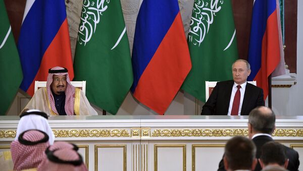 محادثات الرئيس الروسي فلاديمير بوتين والعاهل السعودي الملك سلمان بن عبد العزيز آل سعود في موسكو، روسيا - سبوتنيك عربي