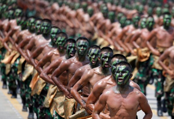 إحياء الذكرى الـ 72 لتأسيس الجيش الإندونيسي، إندونيسيا 5 أكتوبر/ تشرين الأول 2017 - سبوتنيك عربي