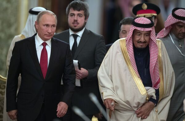لقاء العاهل السعودي الملك سلمان بن عبدالعزيز آل سعود مع الرئيس الروسي فلاديمير بوتين بالكرملين في موسكو - سبوتنيك عربي