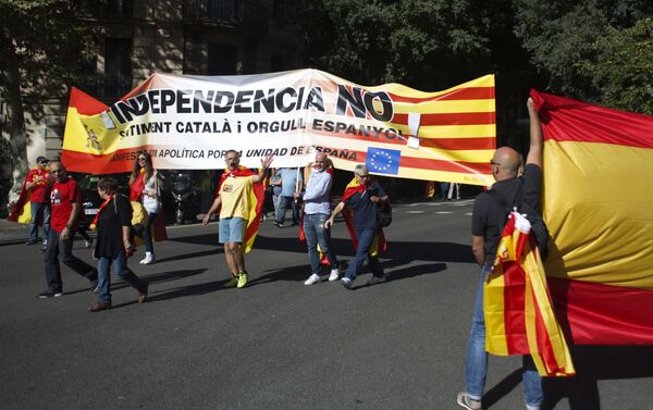 مظاهرات مناهضة لوحدة أراضي إسبانيا في برشلونة، 8 أكتوبر/ تشرين الأول 2017 - سبوتنيك عربي