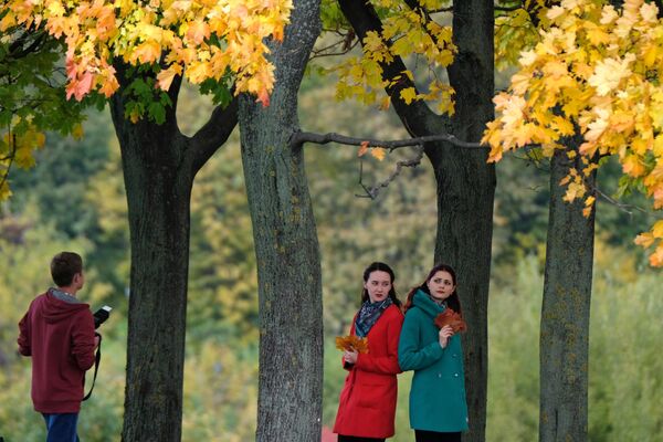 الفتيات في حديقة كولومينسكوي في موسكو - سبوتنيك عربي