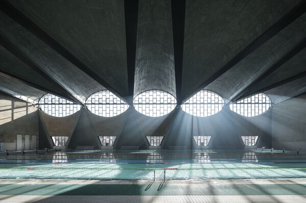 صورة حوض السباحة بجامعة تيانجين في الصين من قبل المصور، تيرنس تشانغ، المرشح للنهائي في فئة المباني قيد الاستخدام بيلدينغز إن يوز - سبوتنيك عربي