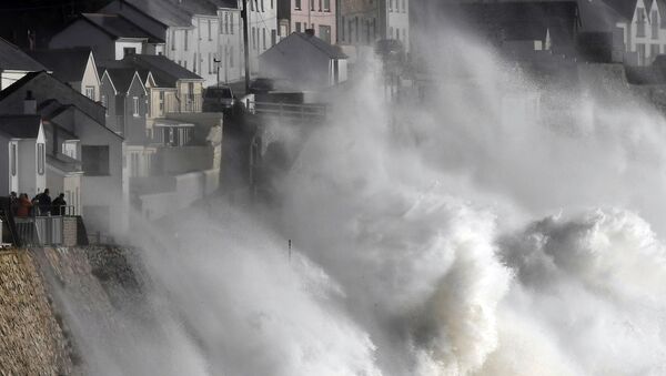 إعصار أوفيليا في بريطانيا، 16 أكتوبر/ تشرين الأول 2017 - سبوتنيك عربي