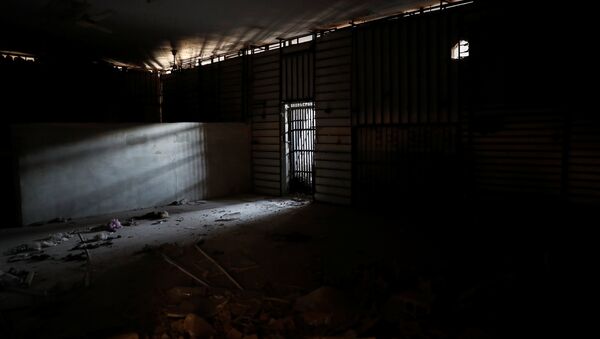 سجن داعش أسفل ملعب الرقة - سبوتنيك عربي