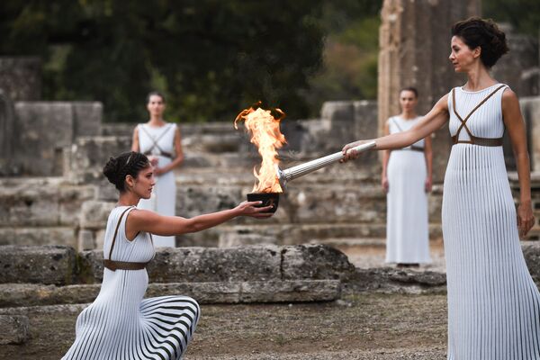 مراسم إشعال شعلة الألعاب الأولمبية بمعبد هيرا على جبل أوليمب، اليونان 24 أكتوبر/ تشرين الأول 2017 - سبوتنيك عربي