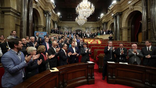 البرلمان الكتالوني يصوت لصالح الانفصال عن إسبانيا - سبوتنيك عربي