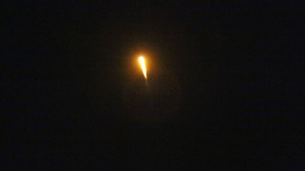 إطلاق صاروخ باليستي سينيفا من الغواصة النووية الاستراتيجية بريانسك في مياه بحر بارنتس، روسيا - سبوتنيك عربي