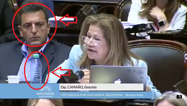 نائب أرجنتيني يحرك الأشياء عن بعد أثناء الجلسة البرلمانية - سبوتنيك عربي