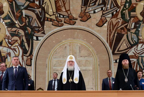 بطريرك موسكو وعموم روسيا كيريل خلال مراسم افتتاح مجلس الشعب الروسي الثاني والعشرين، في قاعة الكاتدرائية المسيح المخلص في موسكو - سبوتنيك عربي