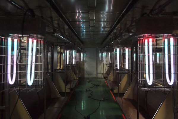 مصابيح الكوارتز لتطهير العربات، خط مترو كالوجسكايا، من مترو موسكو - سبوتنيك عربي