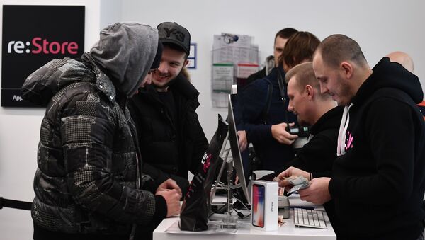 بدء مبيعات هواتف iPhone X في موسكو، روسيا  - سبوتنيك عربي