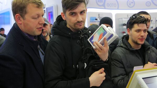 بدء مبيعات هواتف iPhone X في موسكو، روسيا - سبوتنيك عربي
