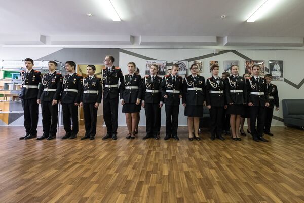 طالبات وطلاب مدرسة موسكو رقم №2036 في موسكو - سبوتنيك عربي