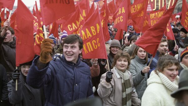 إحياء الذكرى الـ68  لـ ثورة أكتوبر، 1917 على الساحة الحمراء في موسكو عام 1985 - سبوتنيك عربي