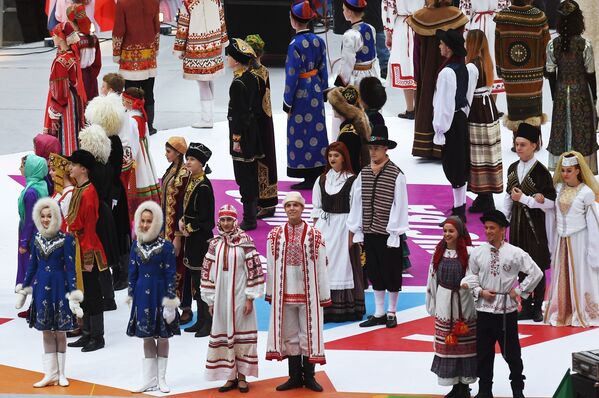 الفنانون في حفل روسيا توحد الشعوب! في المجمع الرياضي لوجنيكي في موسكو - سبوتنيك عربي