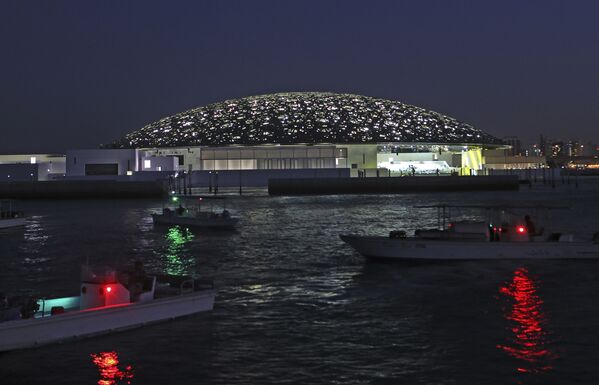 مبنى متحف الفنون لوفر أبو ظبي في أبو ظبي، الإمارات العربية المتحدة 6 نوفمبر/ تشرين الثاني 2017 - سبوتنيك عربي