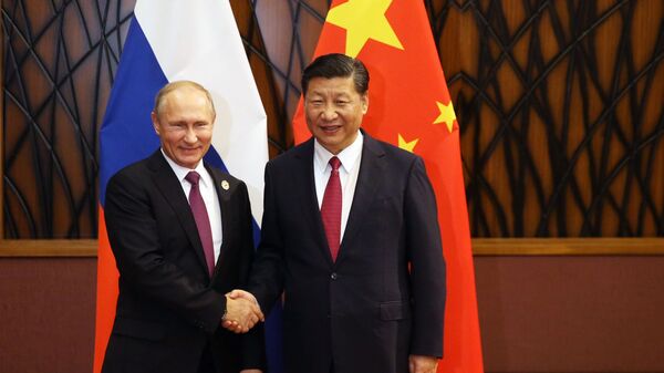 الرئيس الروسي فلاديمير بوتين والرئيس الصيني شي جينبينغ في قمة إبيك، فييتنام - سبوتنيك عربي