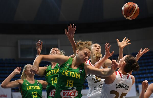 مباراة بكرة السلة بين النساء - بين فريقي روسيا وليتواينا - سبوتنيك عربي