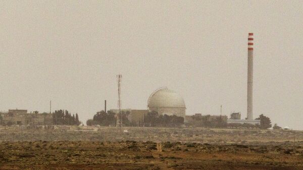 A picture taken on March 8, 2014 show a partial view of the Dimona nuclear power plant in the southern Israeli Negev desert - سبوتنيك عربي