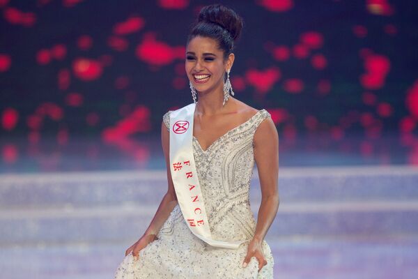 مسابقة ملكة جمال العالم 2017 في جزيرة هاينان في الصين - ممثلة فرنسا أورورا أندريي رافايل - سبوتنيك عربي