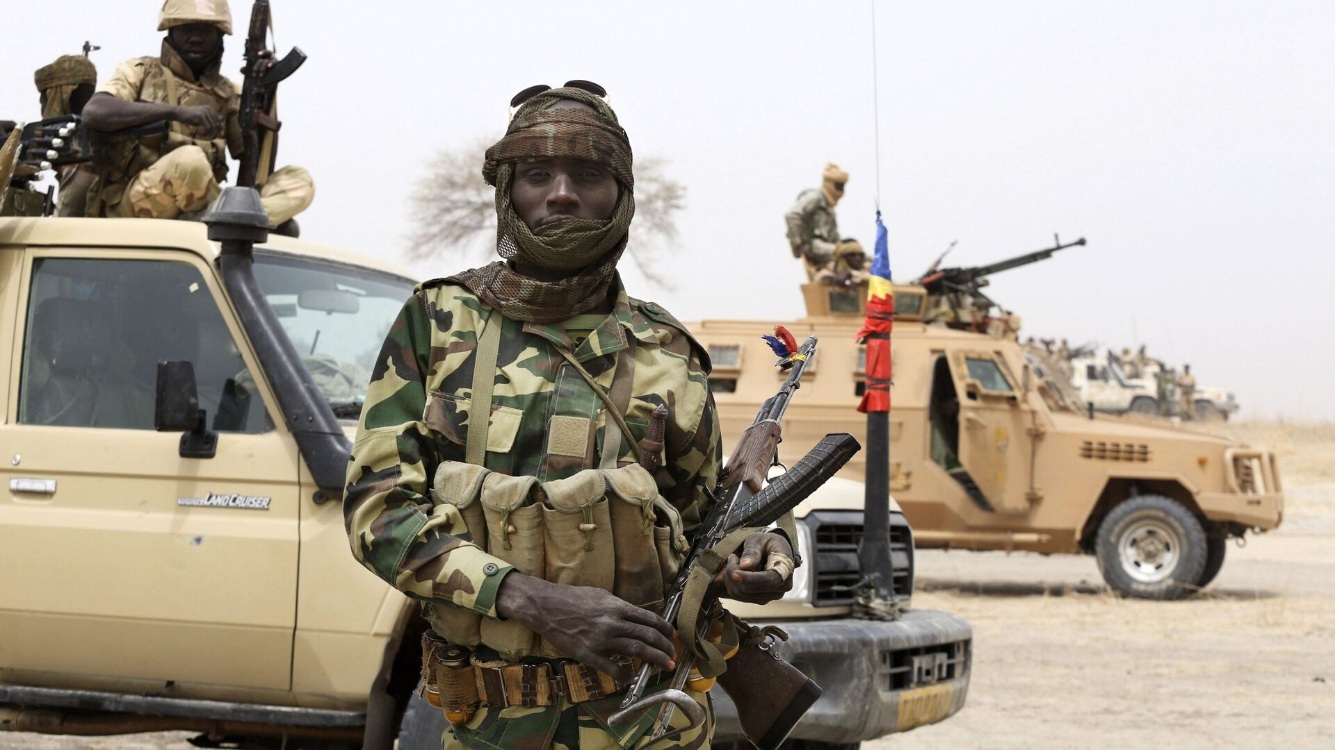 جندي من تشاد خلال عملية قنالية ضد جماعة بوكو حرام في النيجر - سبوتنيك عربي, 1920, 25.08.2021