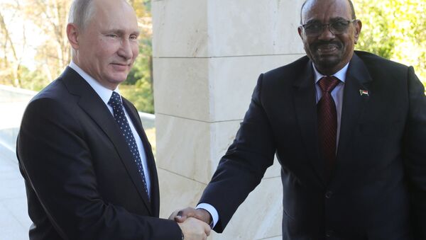 لقاء الروئيس الروسي فلاديمير بوتين والسوداني  في سوتشي - سبوتنيك عربي