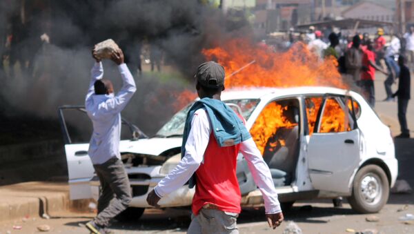 مؤيدو المعارضة الكينية خلال احتجاجات على إعادة انتخاب الرئيس فى كيسومو، كينيا 20 نوفمبر/ تشرين الثاني 2017 - سبوتنيك عربي