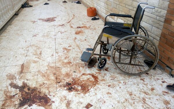 آثار دماء الضحايا بعد الهجوم الإرهابي على المسجد شمال سيناء - سبوتنيك عربي