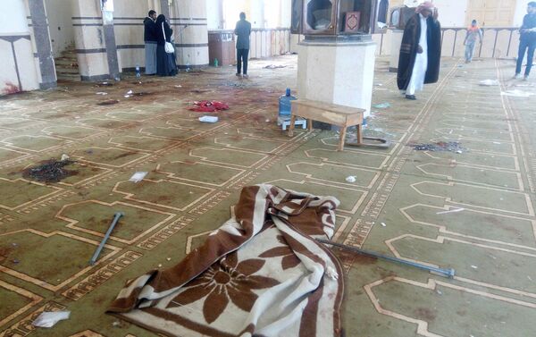 الدمار نتيجة الهجوم الإرهابي على المسجد شمال سيناء - سبوتنيك عربي