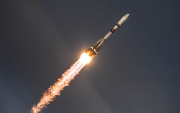 إطلاق حاملة صواريخ سويوز-2.16 مع جهاز فضائي ميتيور رقم2-1 من محطة فوستوتشني - سبوتنيك عربي
