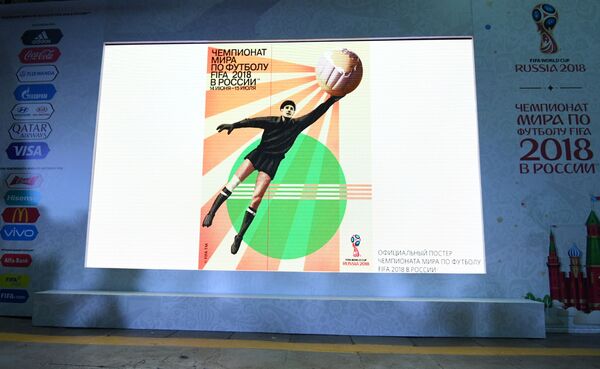 عرض القطار الرسمي بملصقات إعلانية لكأس العالم لكرة القدم 2018 في موسكو، روسيا 28 نوفمبر/ تشرين الثاني 2017 - سبوتنيك عربي