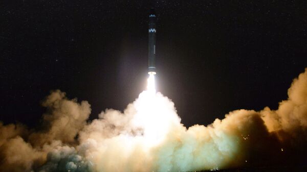 اطلاق صاروخ باليستي - بيونغ يانغ - كوريا الشمالية 29 نوفمبر/ تشرين الثاني 2017 - سبوتنيك عربي