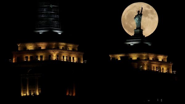 القمر العملاق في نيويورك، الولايات المتحدة - سبوتنيك عربي