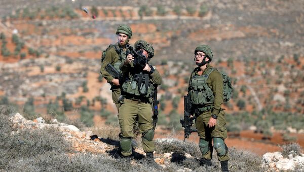 جنود إسرائليون خلال الاشتباكات في الضفة الغربية، 4 ديسمبر/ كانون الأول 2017 - سبوتنيك عربي