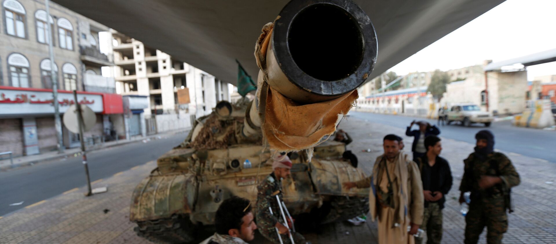 انتشار دبابات تابعة لقوات أنصار الله الحوثية في صنعاء، اليمن 4 ديسمبر/ كانون الأول 2017 - سبوتنيك عربي, 1920, 16.02.2021