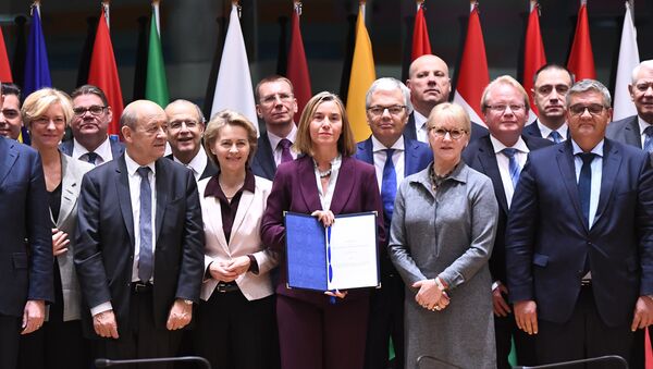 وزراء خارجية ودفاع الاتحاد الأوروبي بعد توقيع مذكرة إنشاء منظمة التعاون الاستراتيجي - سبوتنيك عربي